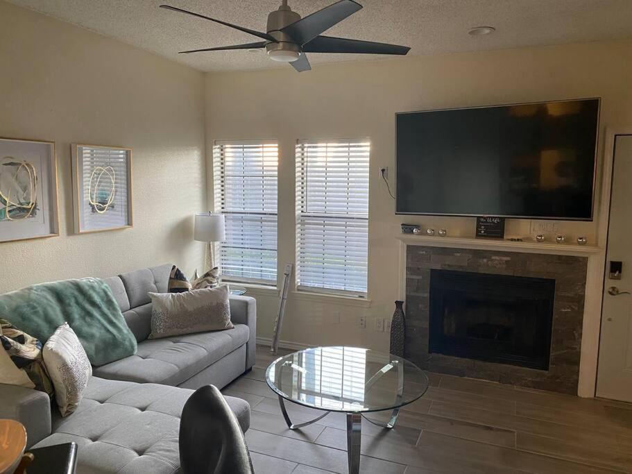 Apartment Stylish Lower Greenville