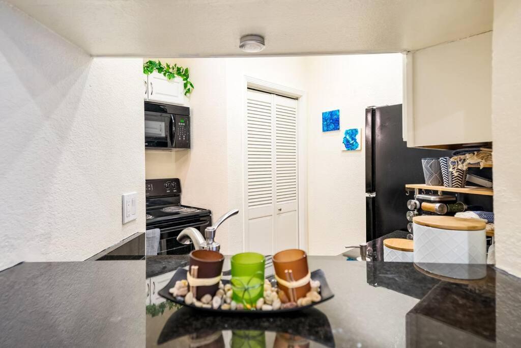 Stylish Lower Greenville Apartment *