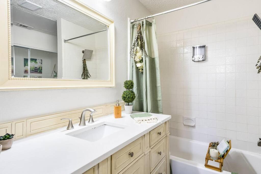 Apartment Stylish Lower Greenville Dallas