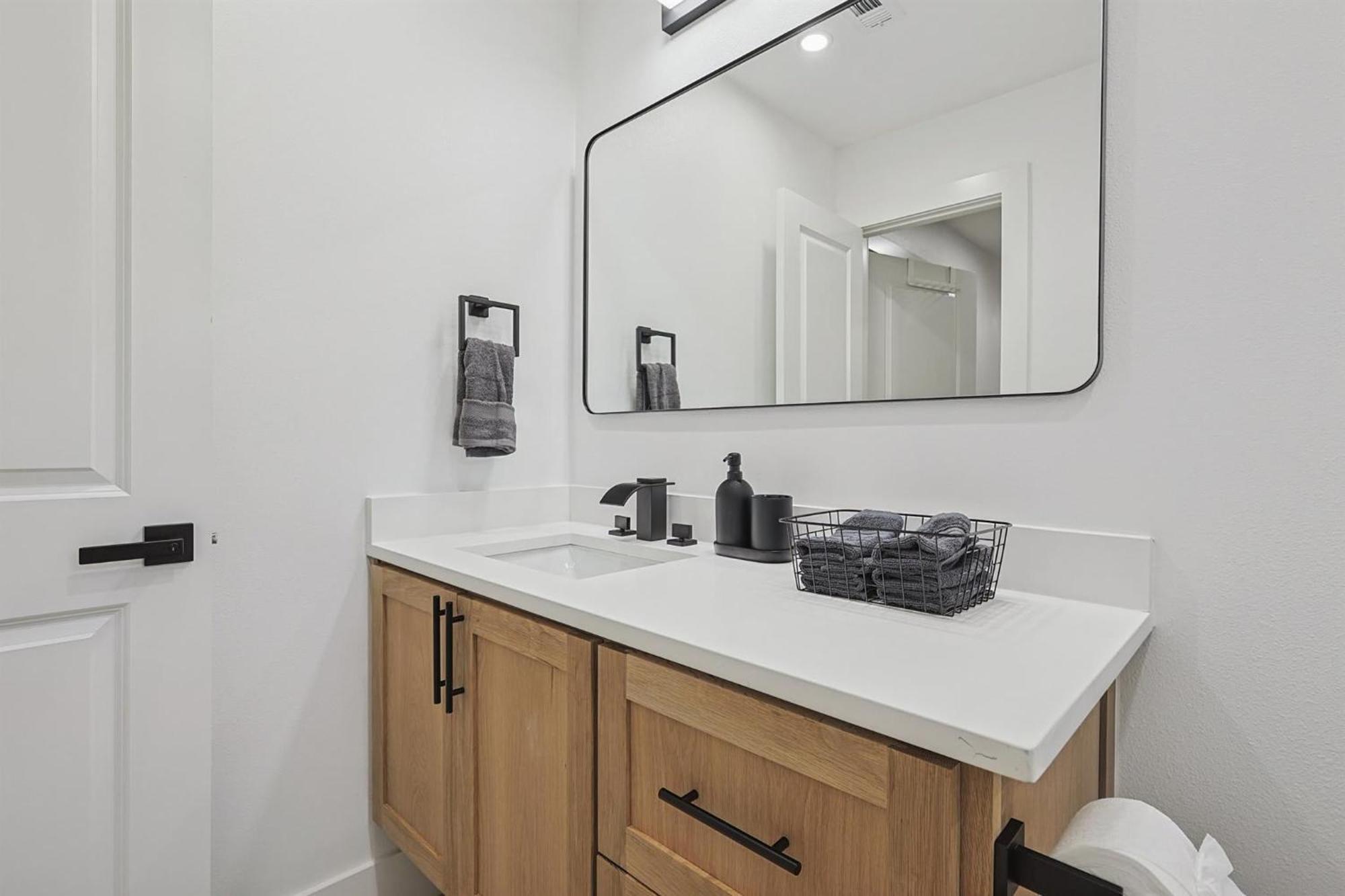 3-bd 3-ba Ft Backyard W Deck & Firepit * Dallas