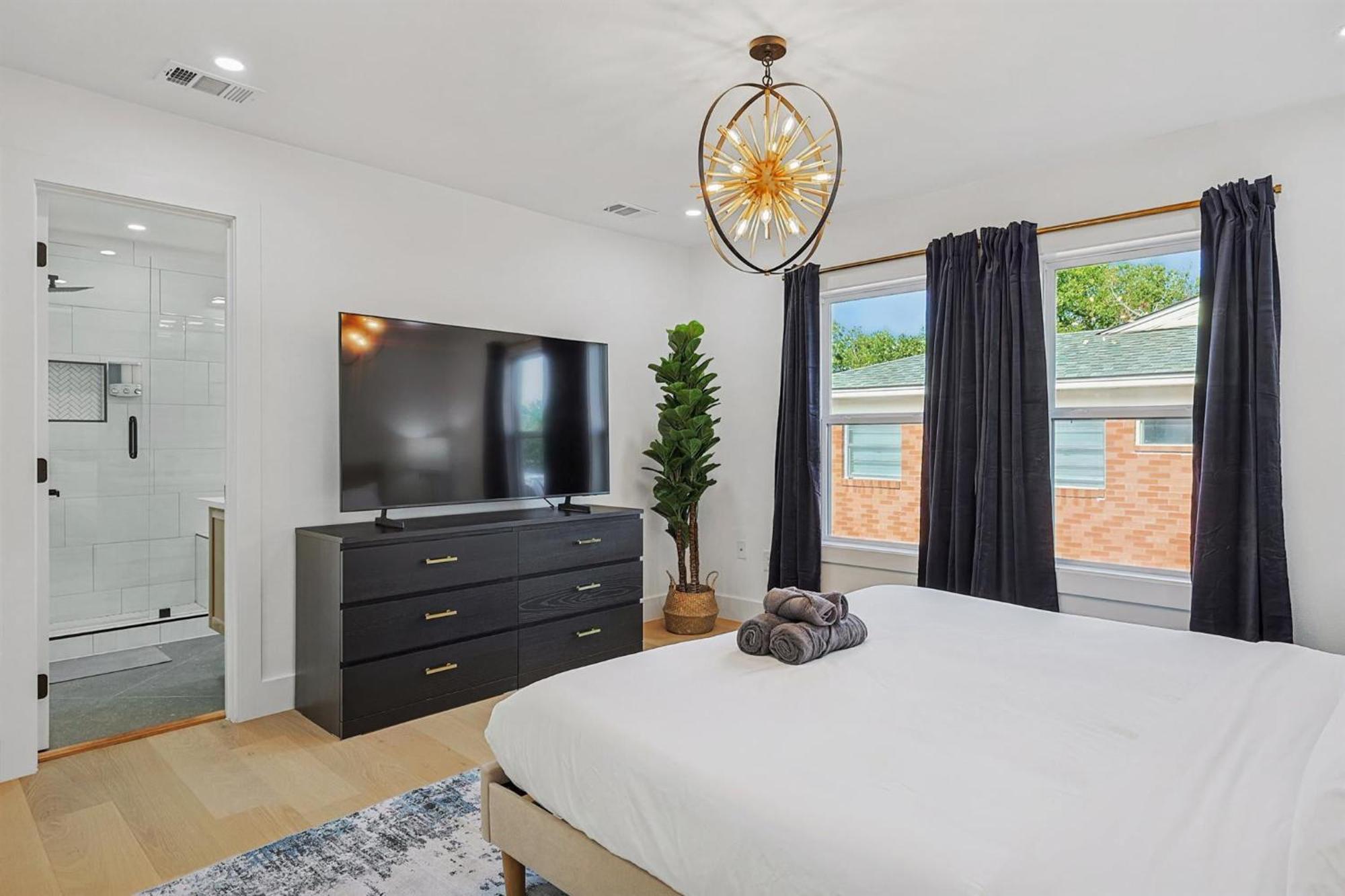 3-bd 3-ba Ft Backyard W Deck & Firepit *