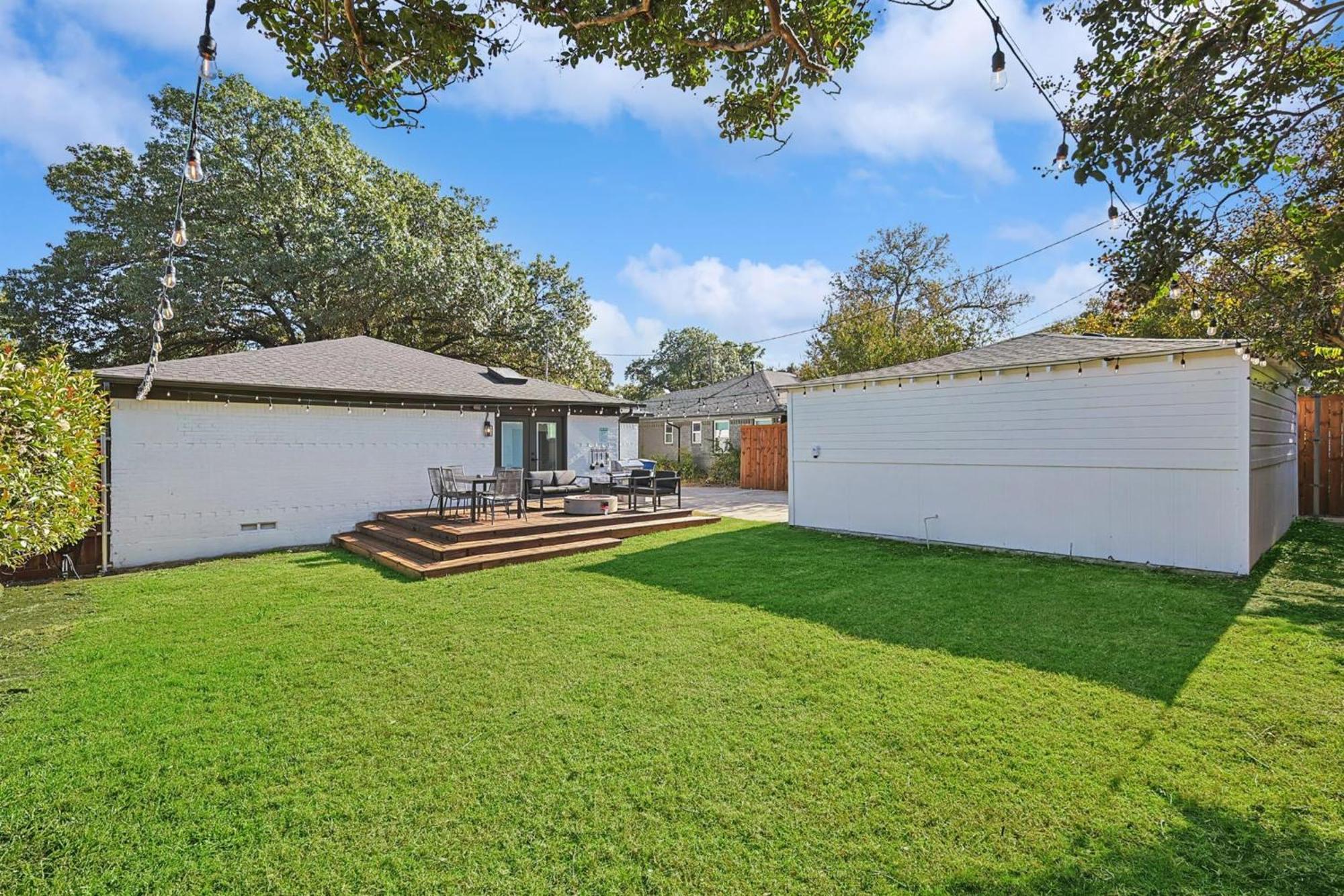 3-bd 3-ba Ft Backyard W Deck & Firepit