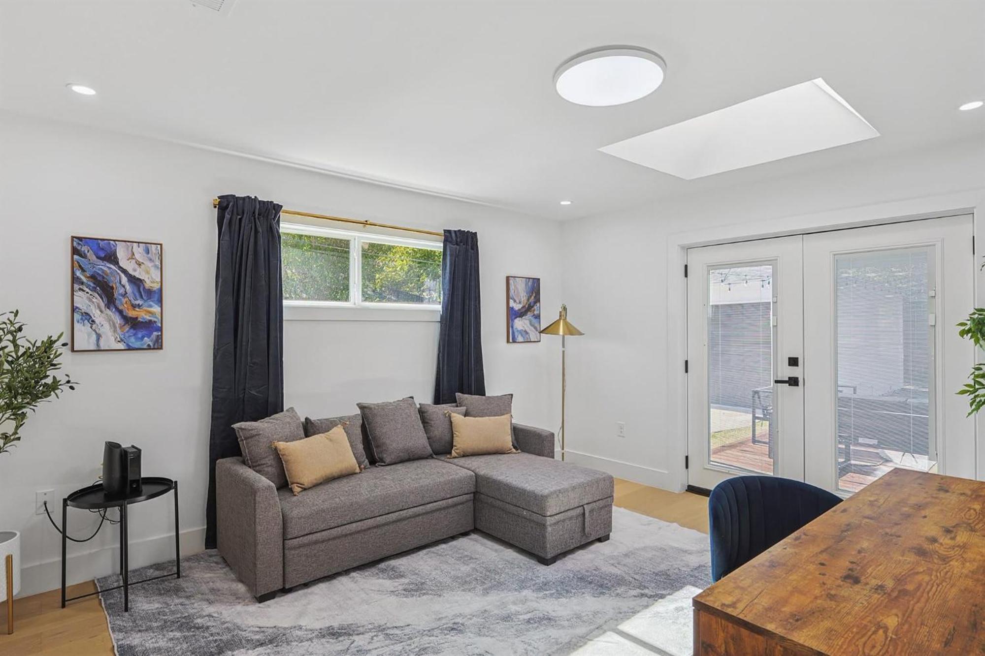 3-bd 3-ba Ft Backyard W Deck & Firepit *