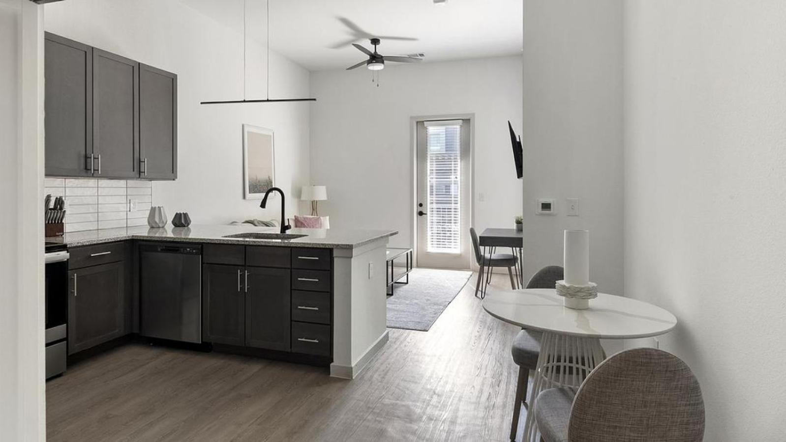 Apartment Landing At Cedar Lakes - 1 Bedroom In Dallas