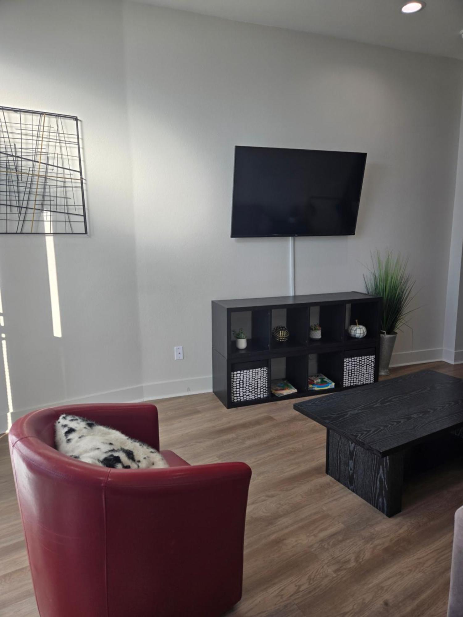 Downtown 2bd Free Parking Apartment *