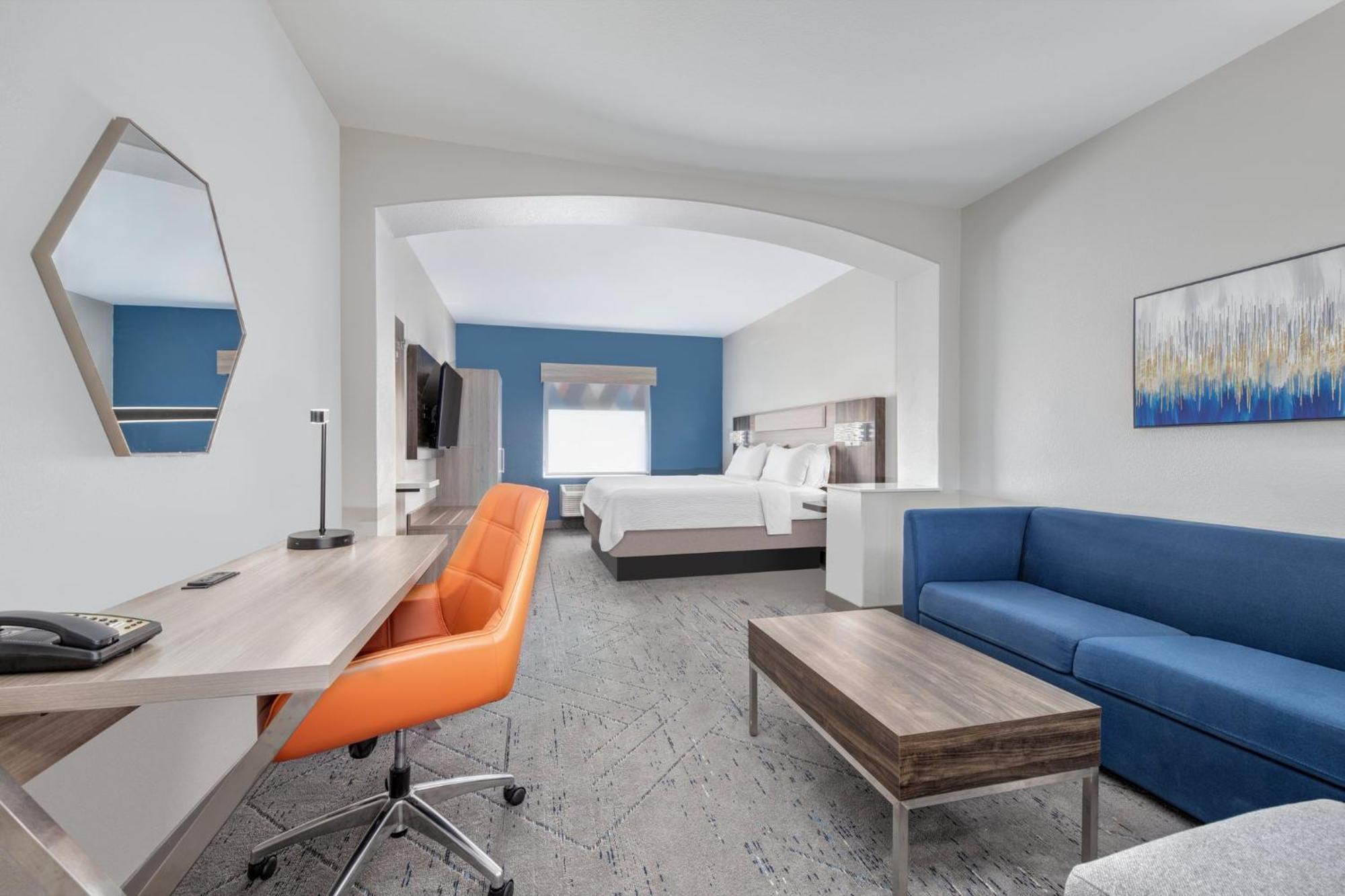 Express & West By Ihg Hotel