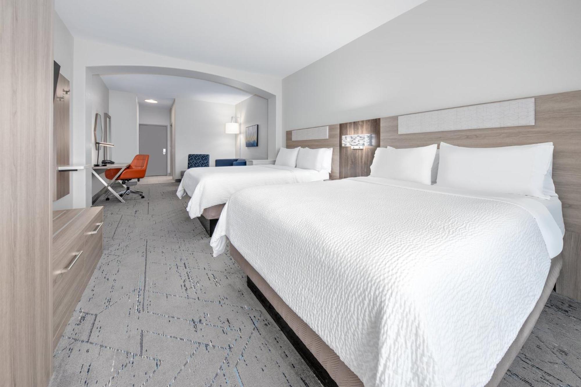 Express & West By Ihg Hotel 3*