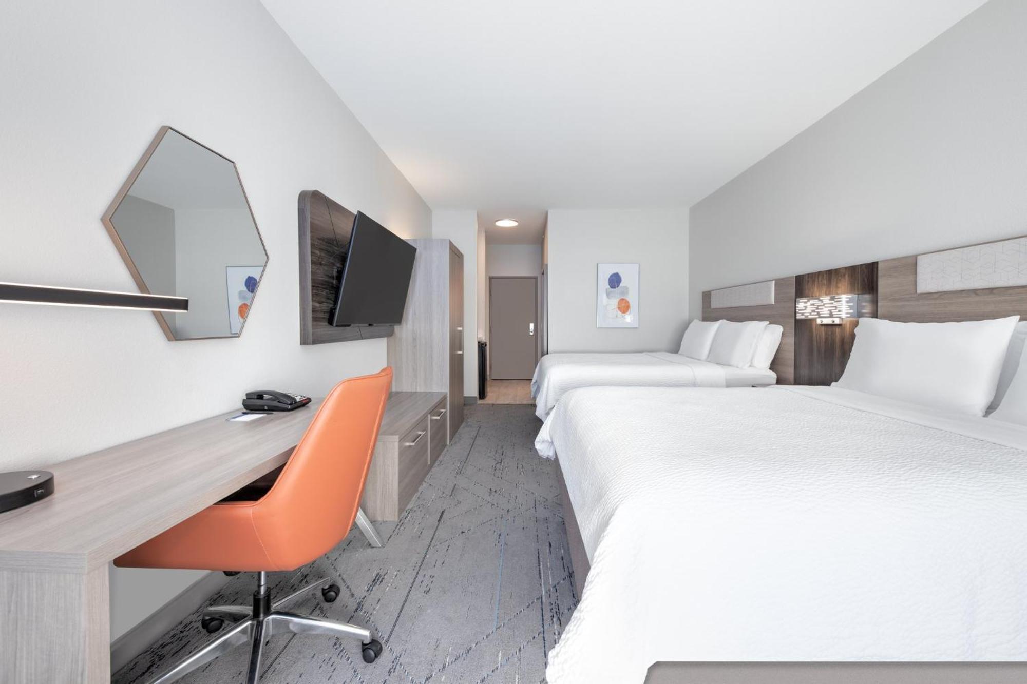 Express & West By Ihg Hotel