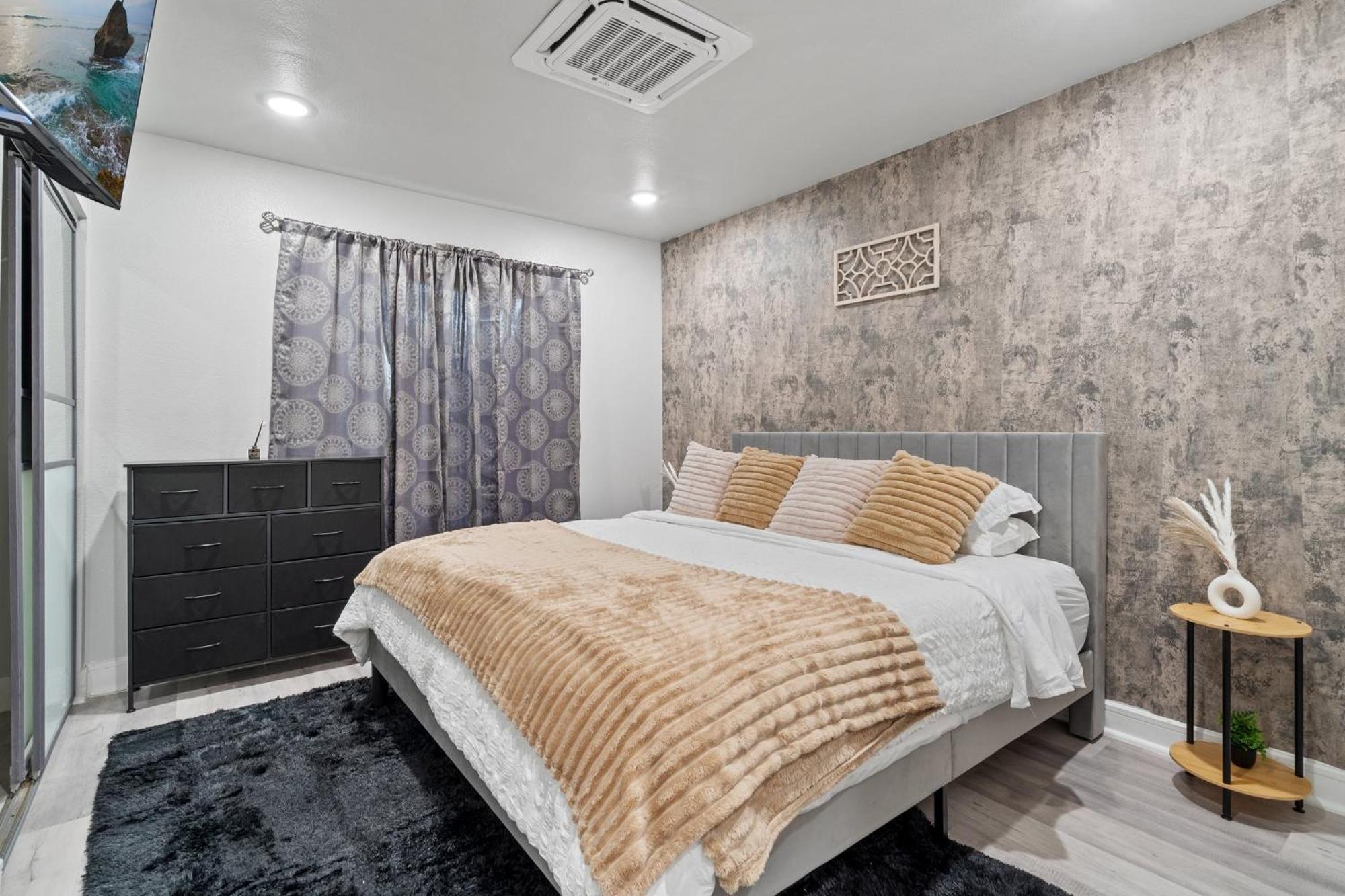 Apartment Elegant King Near Downtown