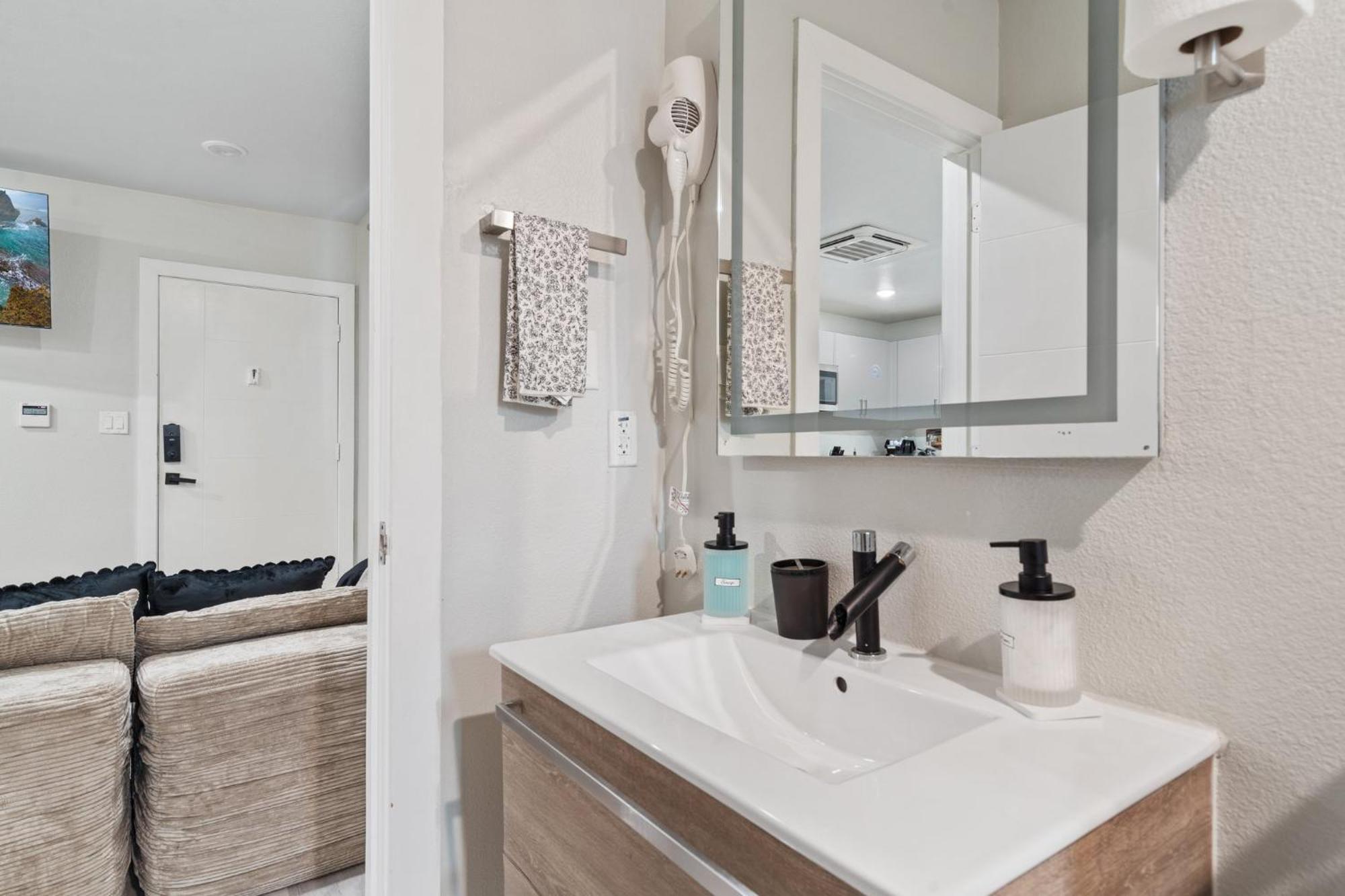Apartment Elegant King Near Downtown