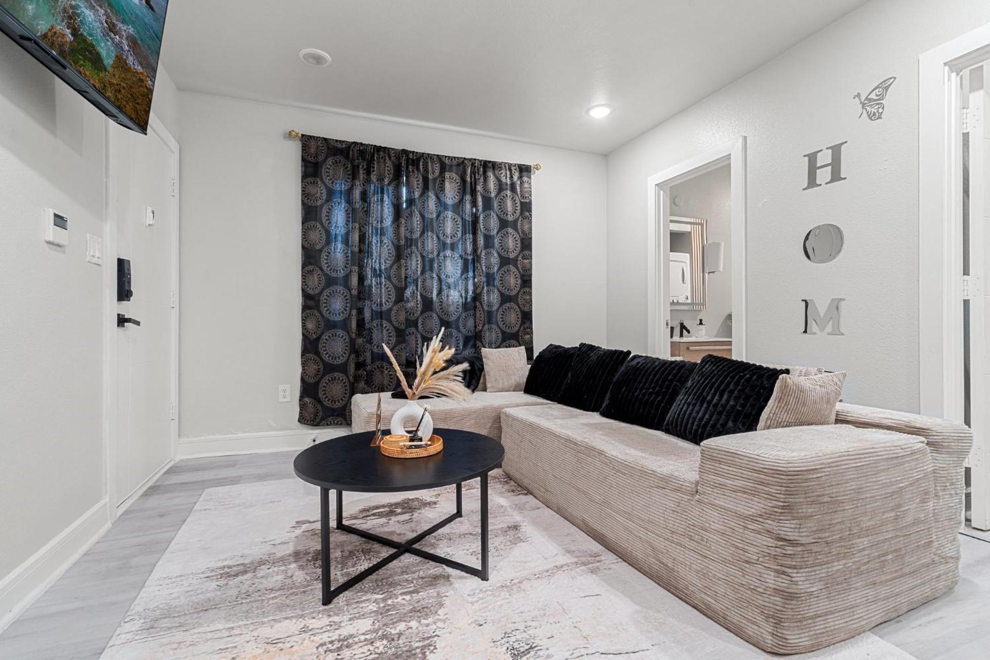 Elegant King Near Downtown Apartment Dallas