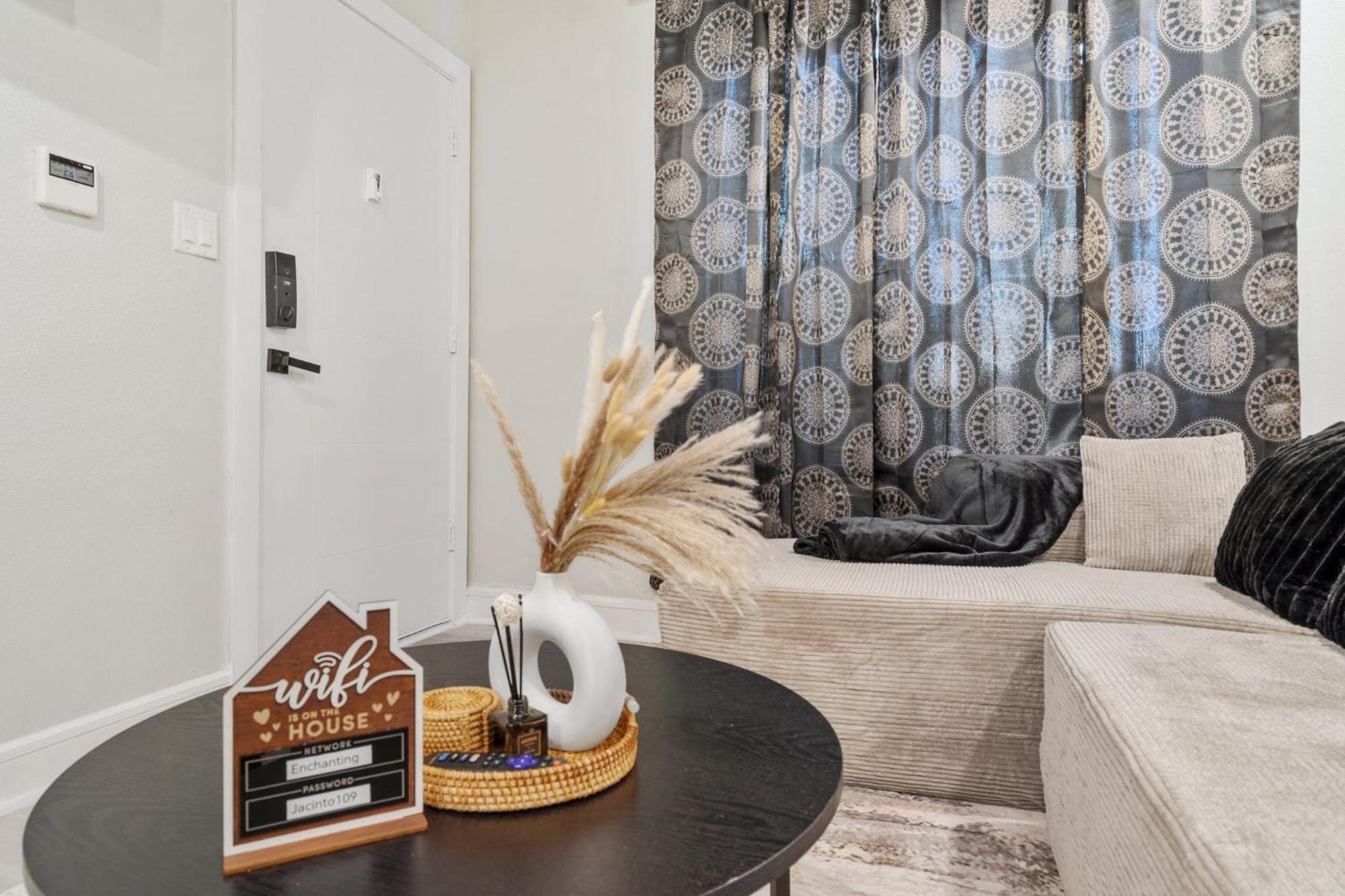 Apartment Elegant King Near Downtown