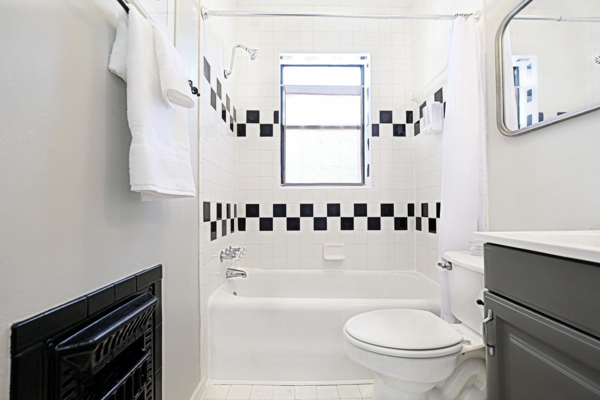 The Urban, Lower-greenville Ave Area Apartment *