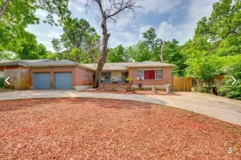 Comfy Spacious Private 1 With Attached Bath
