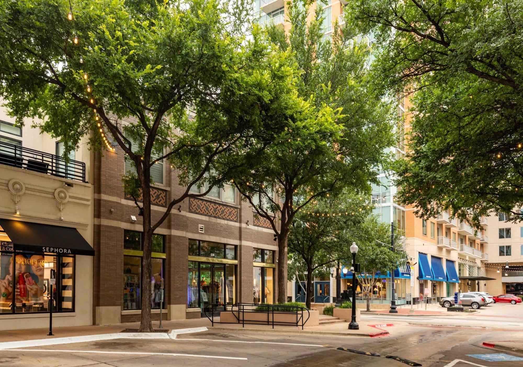 Apartment Stunning High-rise On Mckinney Avenue Dallas