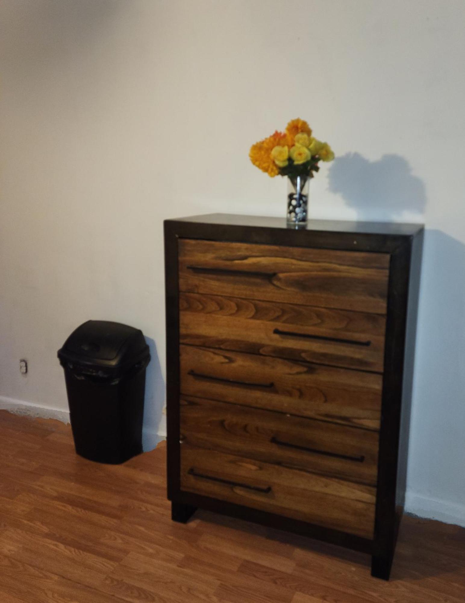 Comfy Spacious Private 1 With Attached Bath