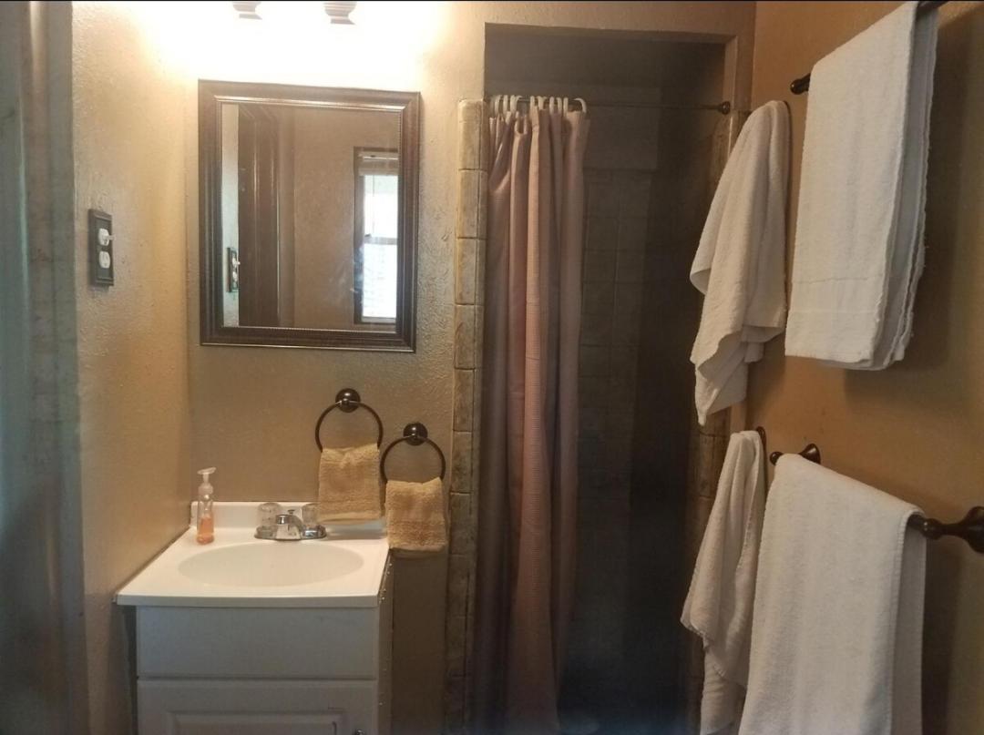 Comfy Spacious Private 1 With Attached Bath Holiday home