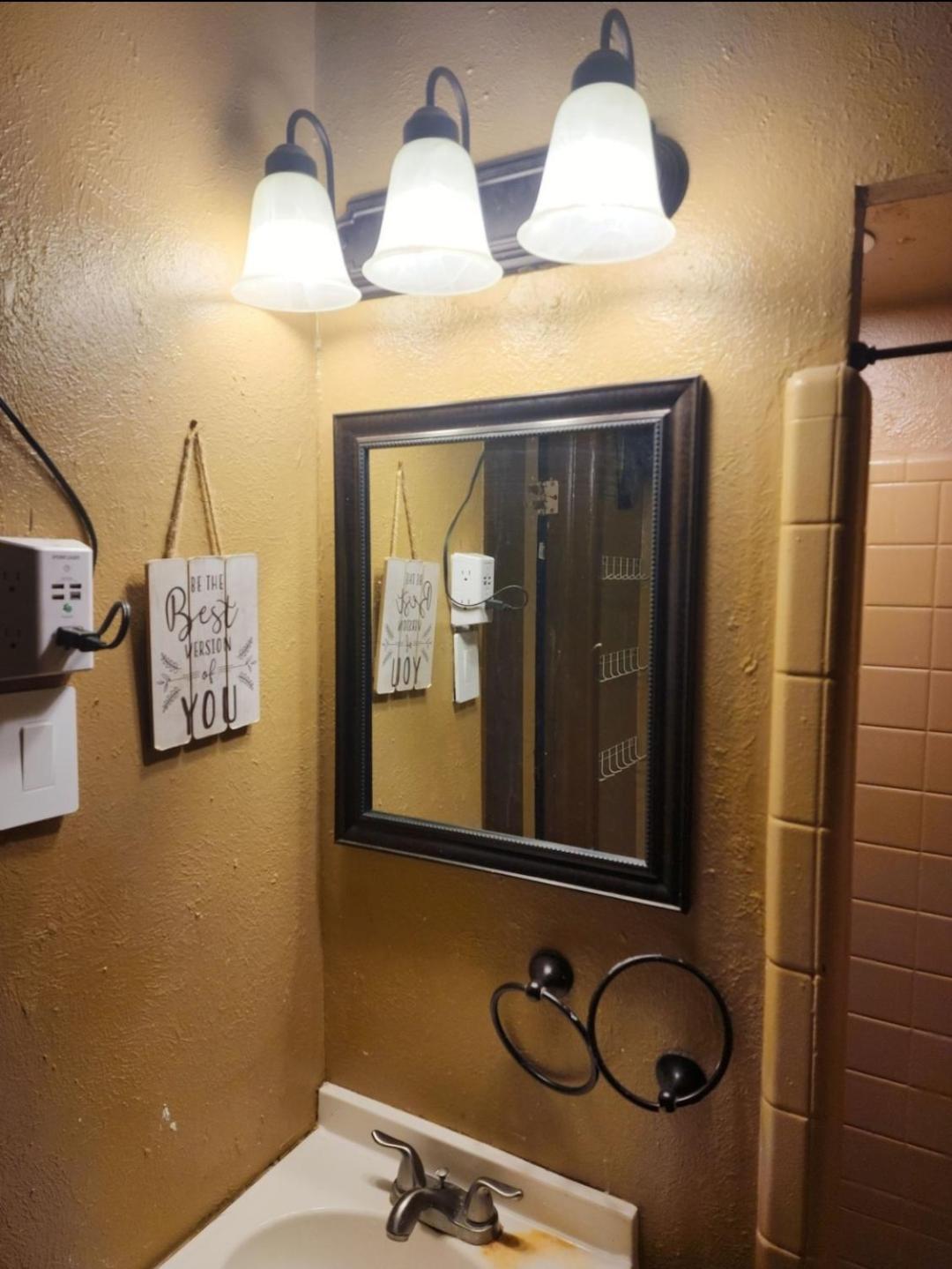 Holiday home Comfy Spacious Private 1 With Attached Bath *