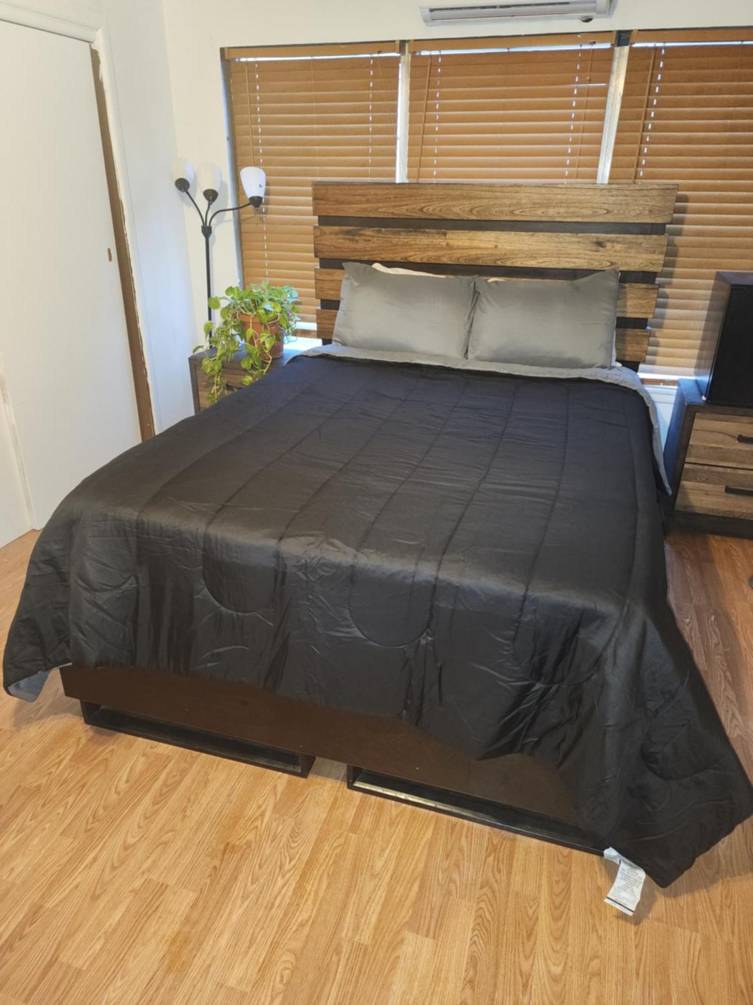 Holiday home Comfy Spacious Private 1 With Attached Bath *