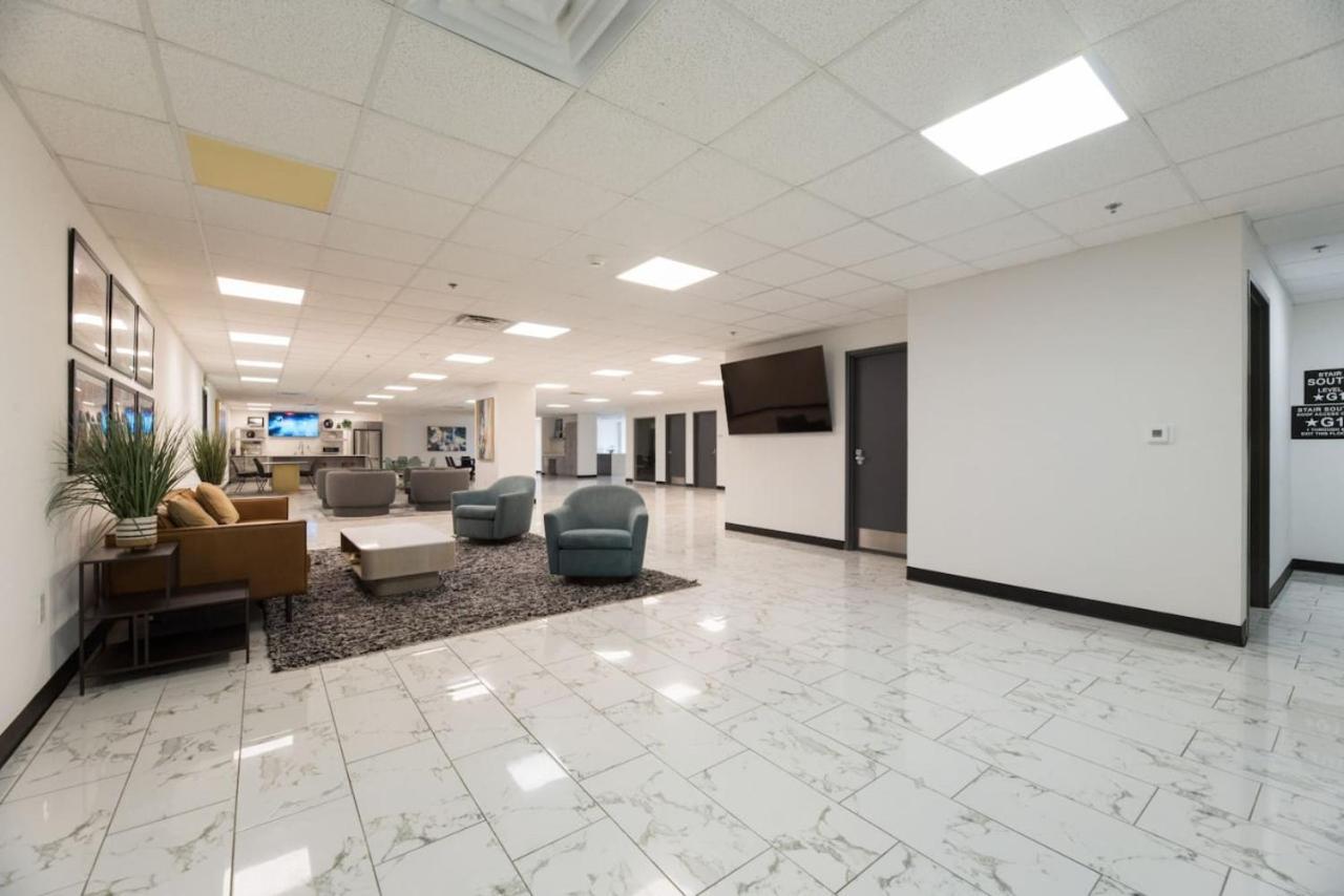 Sleek Loft Style 2br I Gym I Parking I Workspace * Dallas