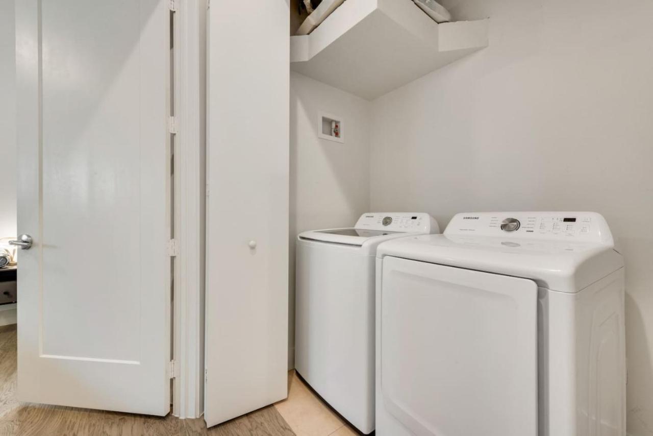 Sleek Loft Style 2br I Gym I Parking I Workspace *