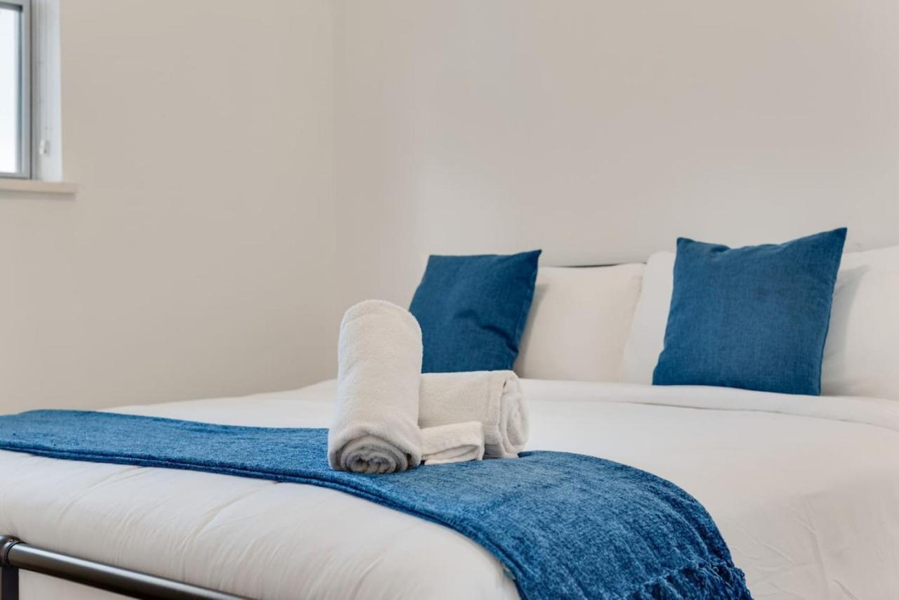 Apartment Sleek Loft Style 2br I Gym I Parking I Workspace Dallas