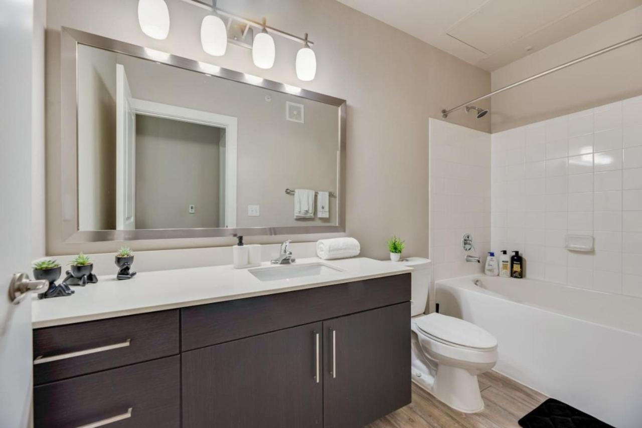 2br I Pool I Gym I Free Parking I Workspace Apartment *