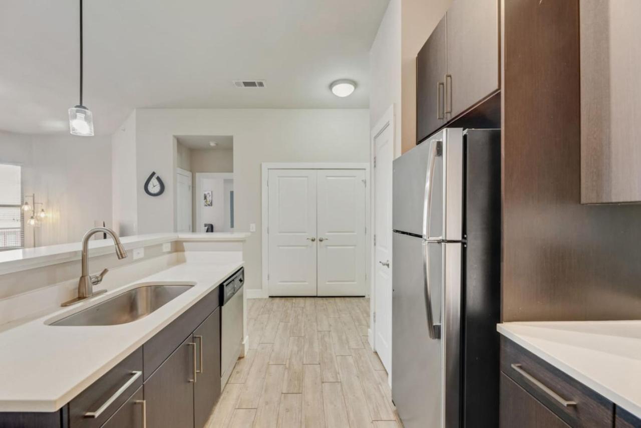 Apartment 2br I Pool I Gym I Free Parking I Workspace