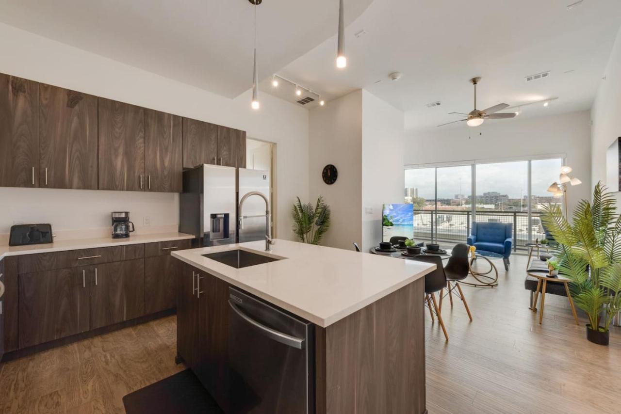 Sleek Loft Style 2br I Gym I Parking I Workspace Apartment *