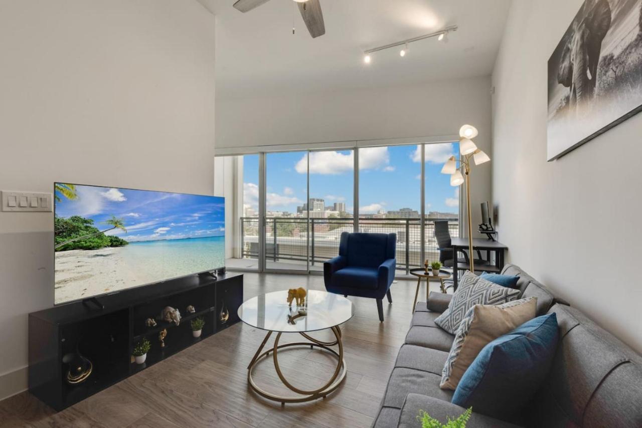 Apartment Sleek Loft Style 2br I Gym I Parking I Workspace