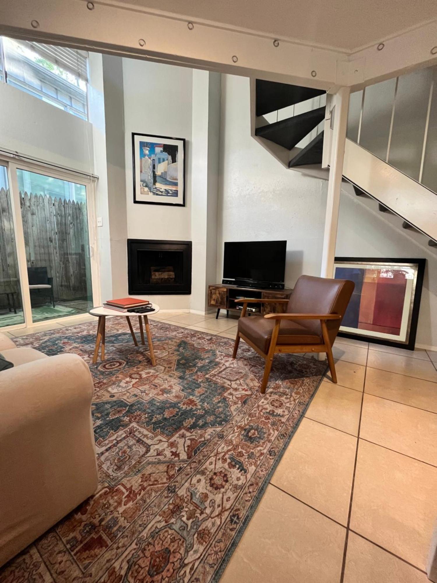 Apartment Pet-friendly Uptown Loft With Patio & Grill *