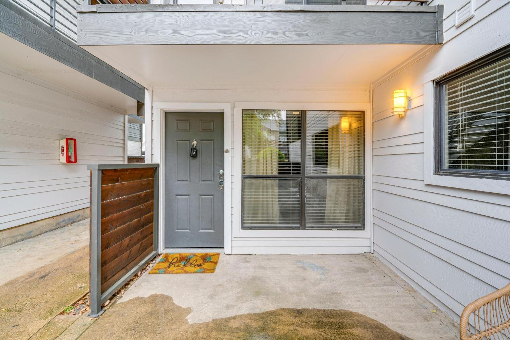 With Pool Access, 10 Mi To Downtown Dallas