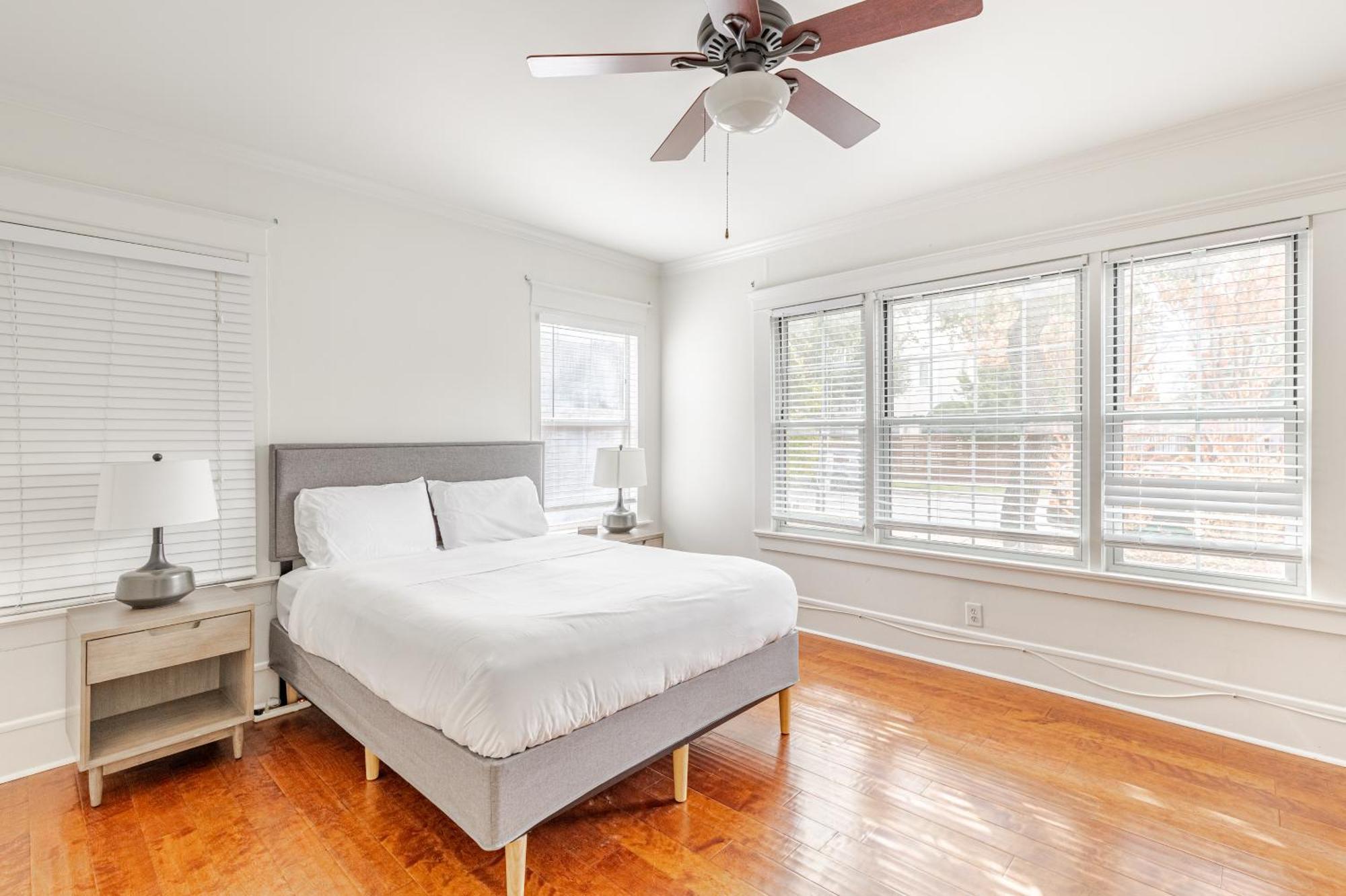 Holiday home Charming 4br Duplex In Oak Lawn Private Backyard