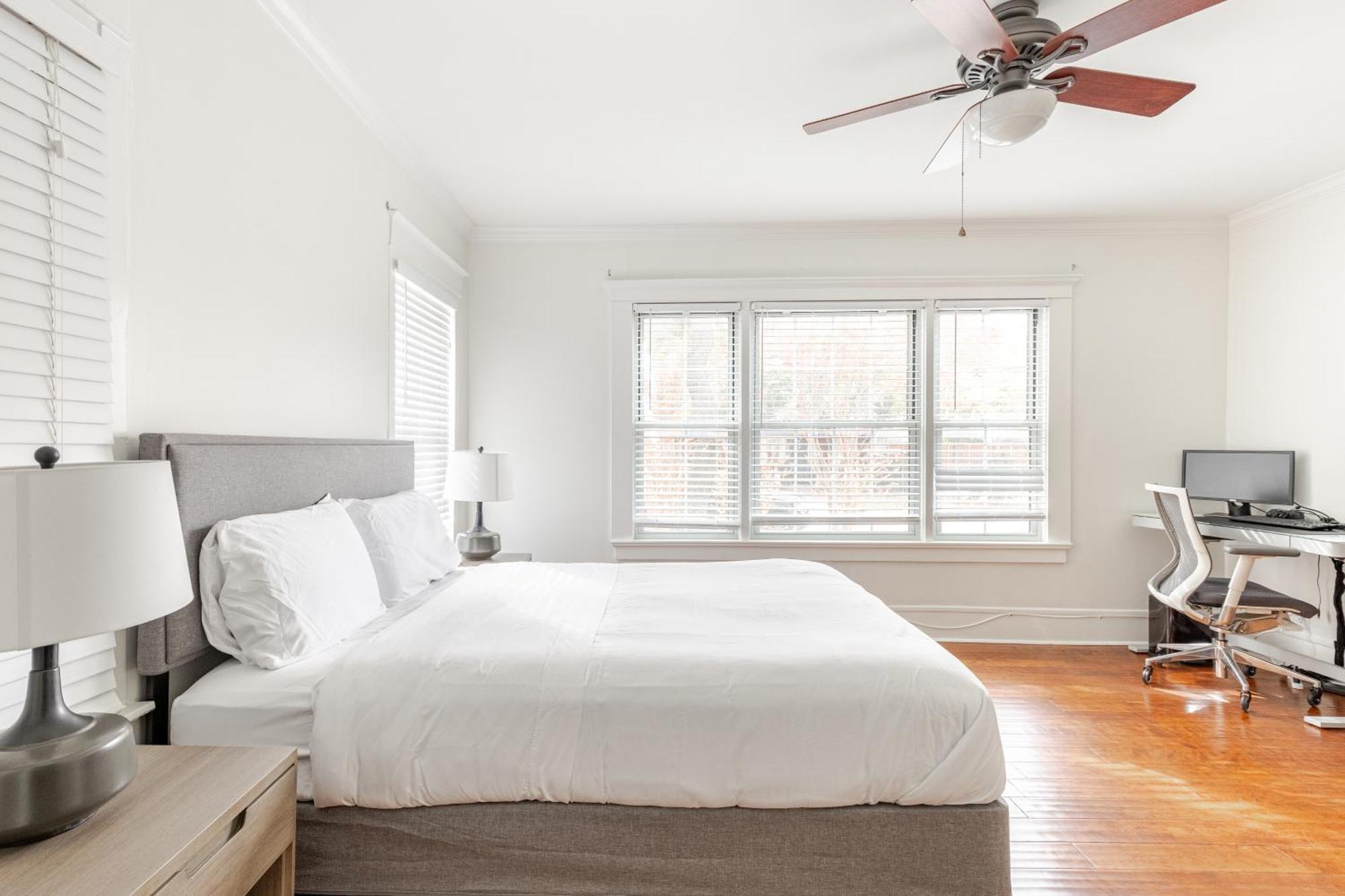 Charming 4br Duplex In Oak Lawn Private Backyard * Dallas