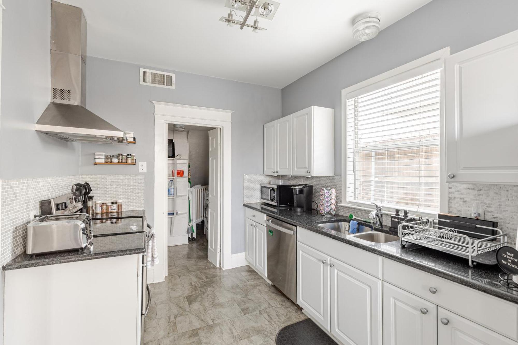 Charming 4br Duplex In Oak Lawn Private Backyard * Dallas