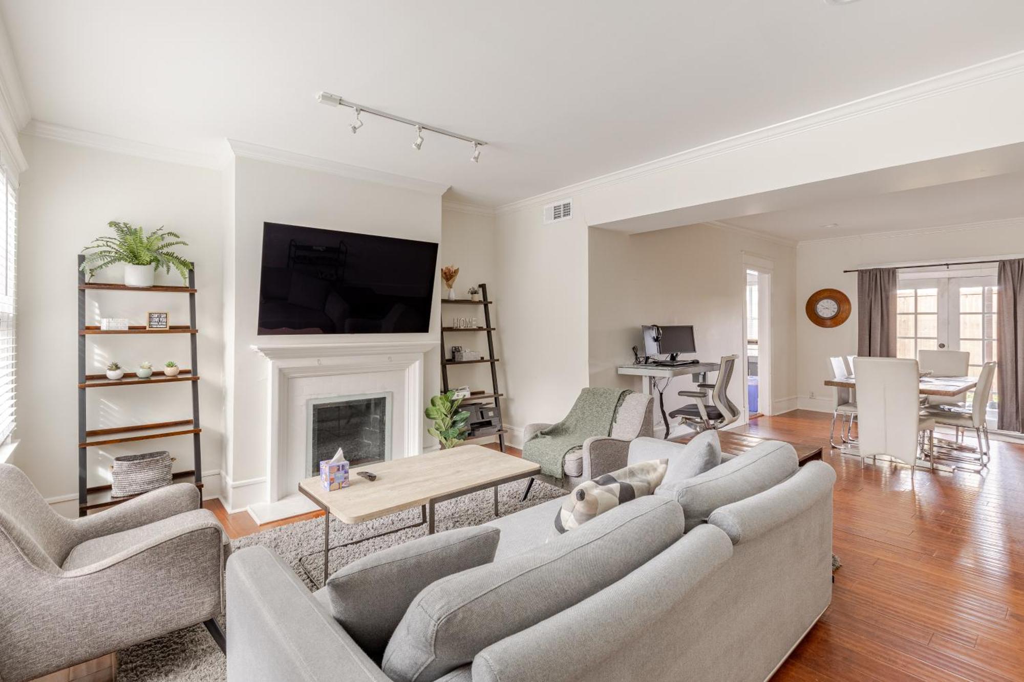 Charming 4br Duplex In Oak Lawn Private Backyard Holiday home