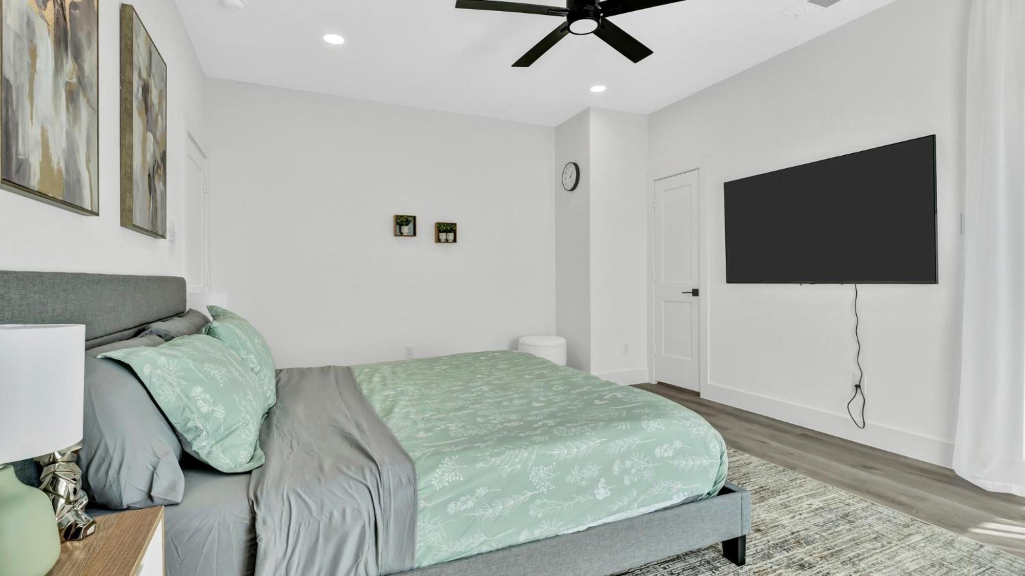Urban Haven In The Heart Of L Pet Friendly Dallas