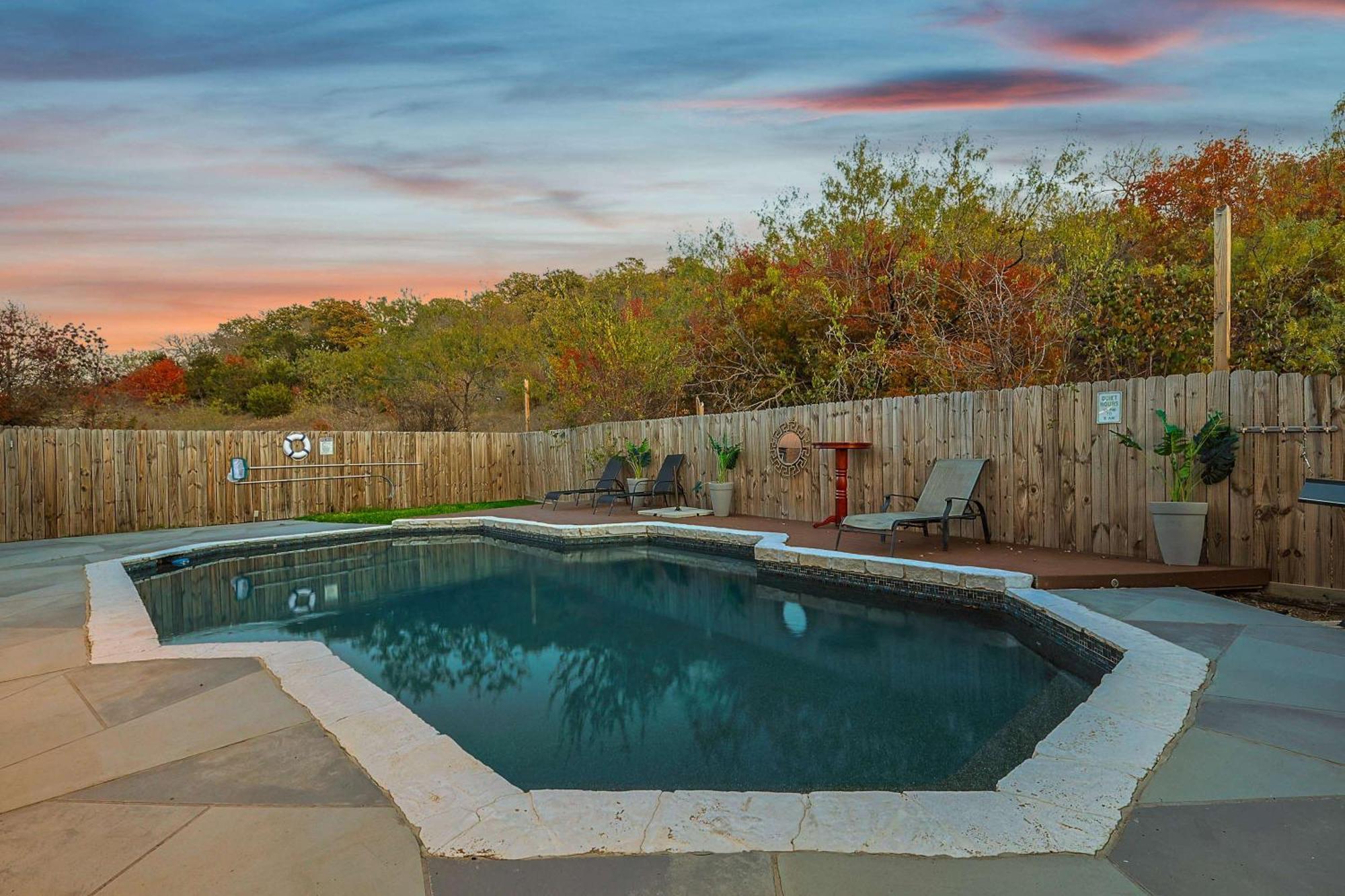 Luxury With Pool Holiday home Dallas
