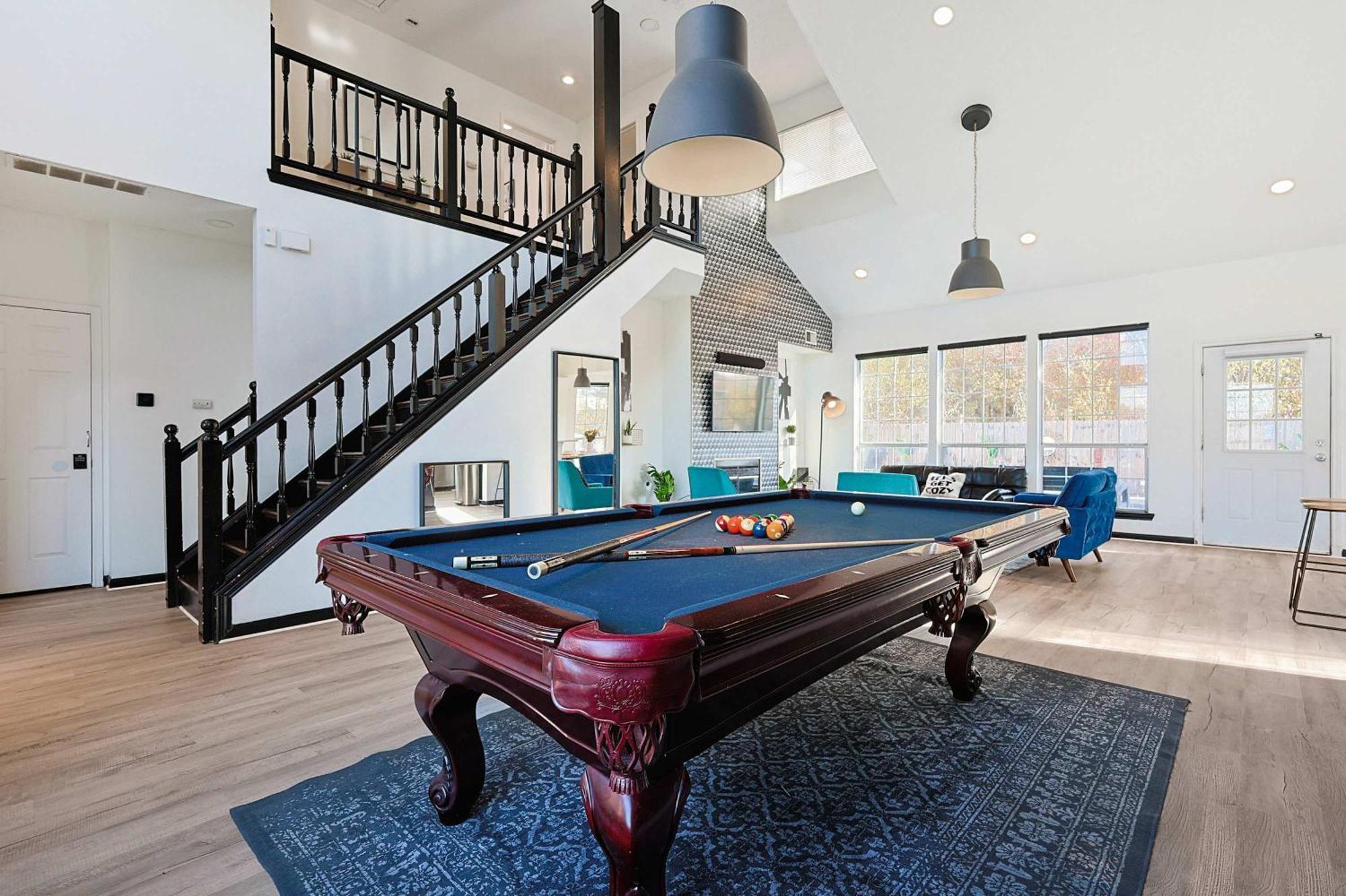 Luxury With Pool *