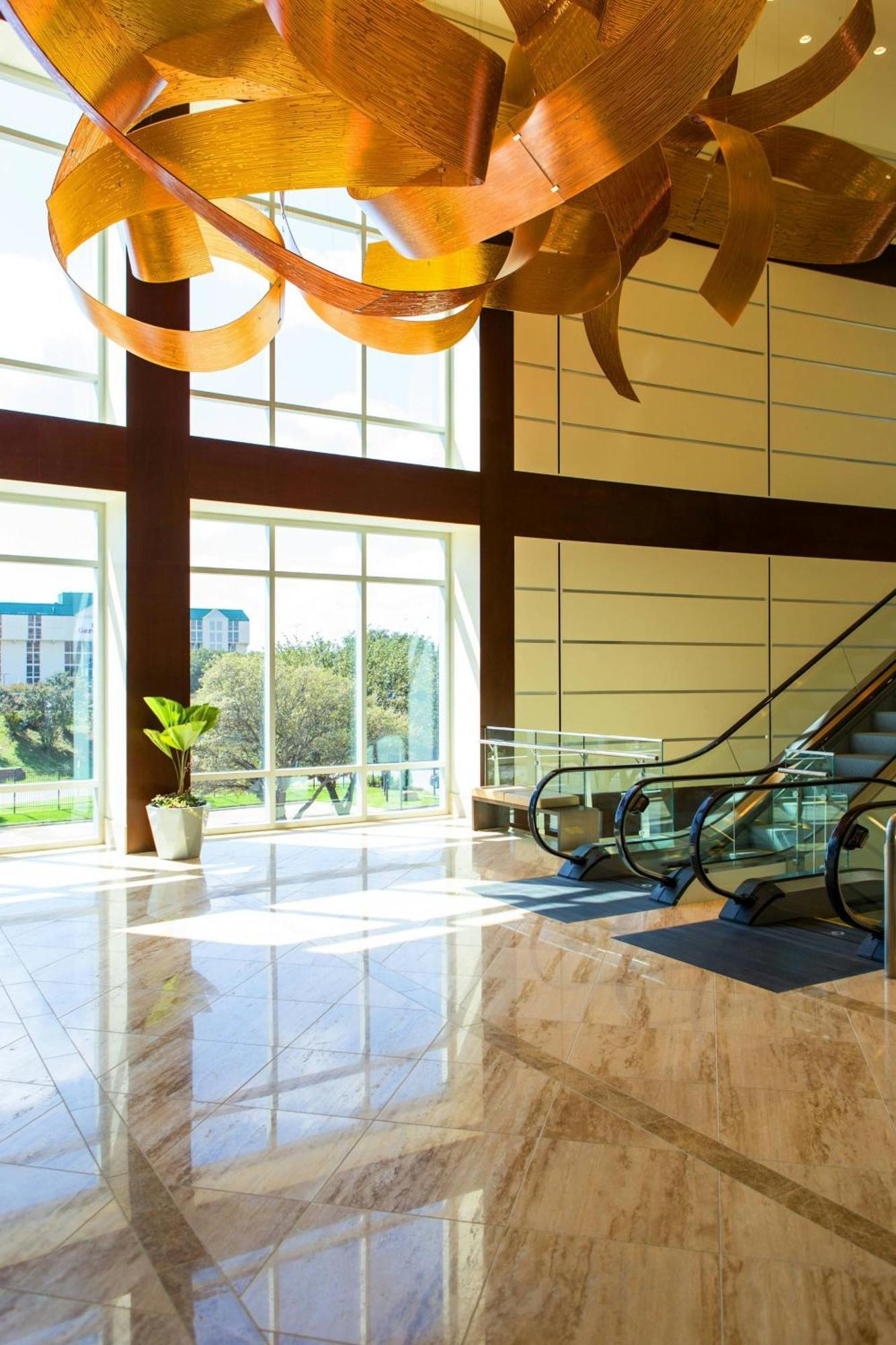 Renaissance Hotel 4*