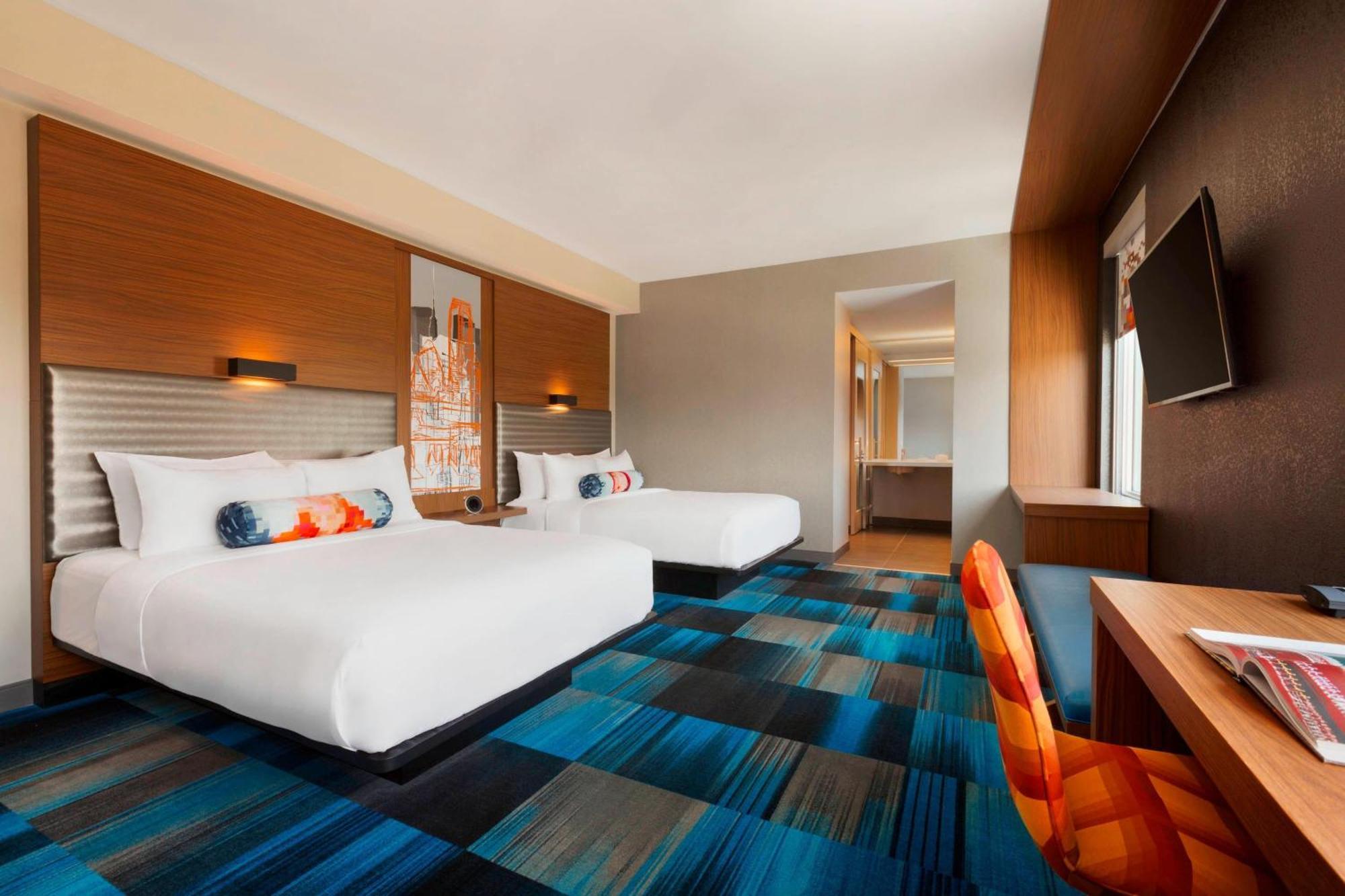 Aloft Field Hotel 3*