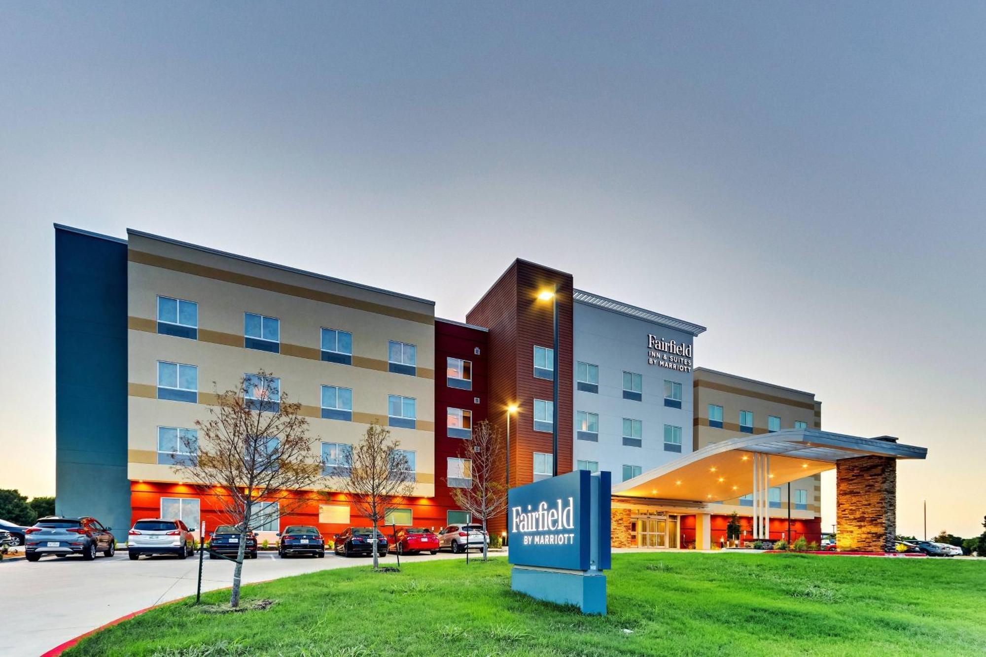 Fairfield & By Marriott Field 3*