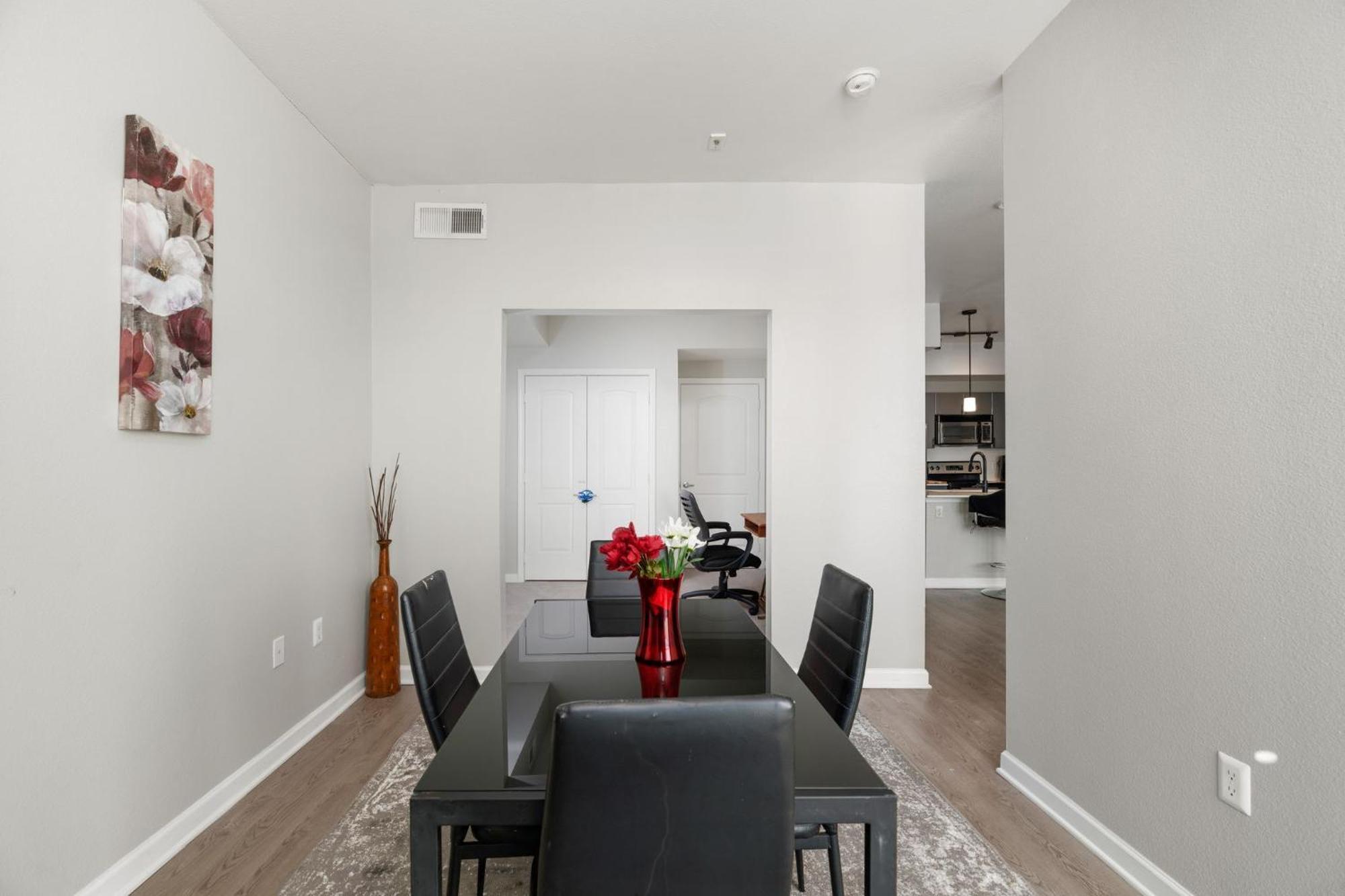 Relaxstay - Private Spacious 1br Near Galleria Apartment *
