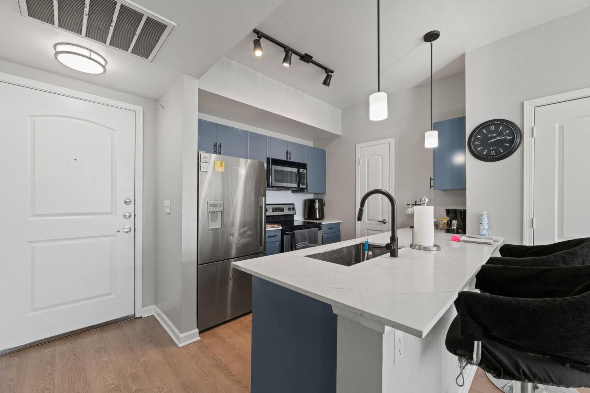 Relaxstay - Private Spacious 1br Near Galleria Apartment