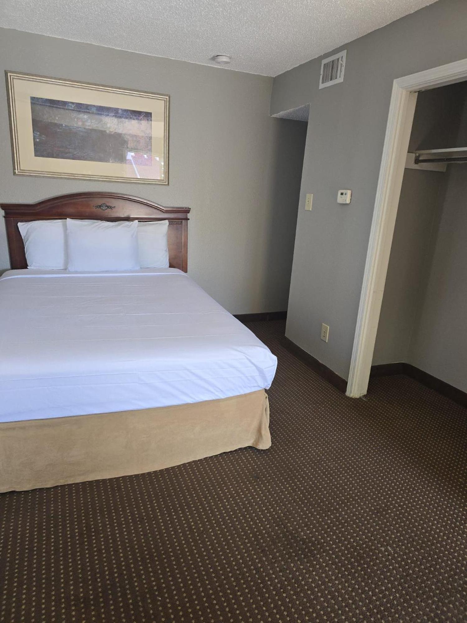 Apartment Living At 7900 Llc