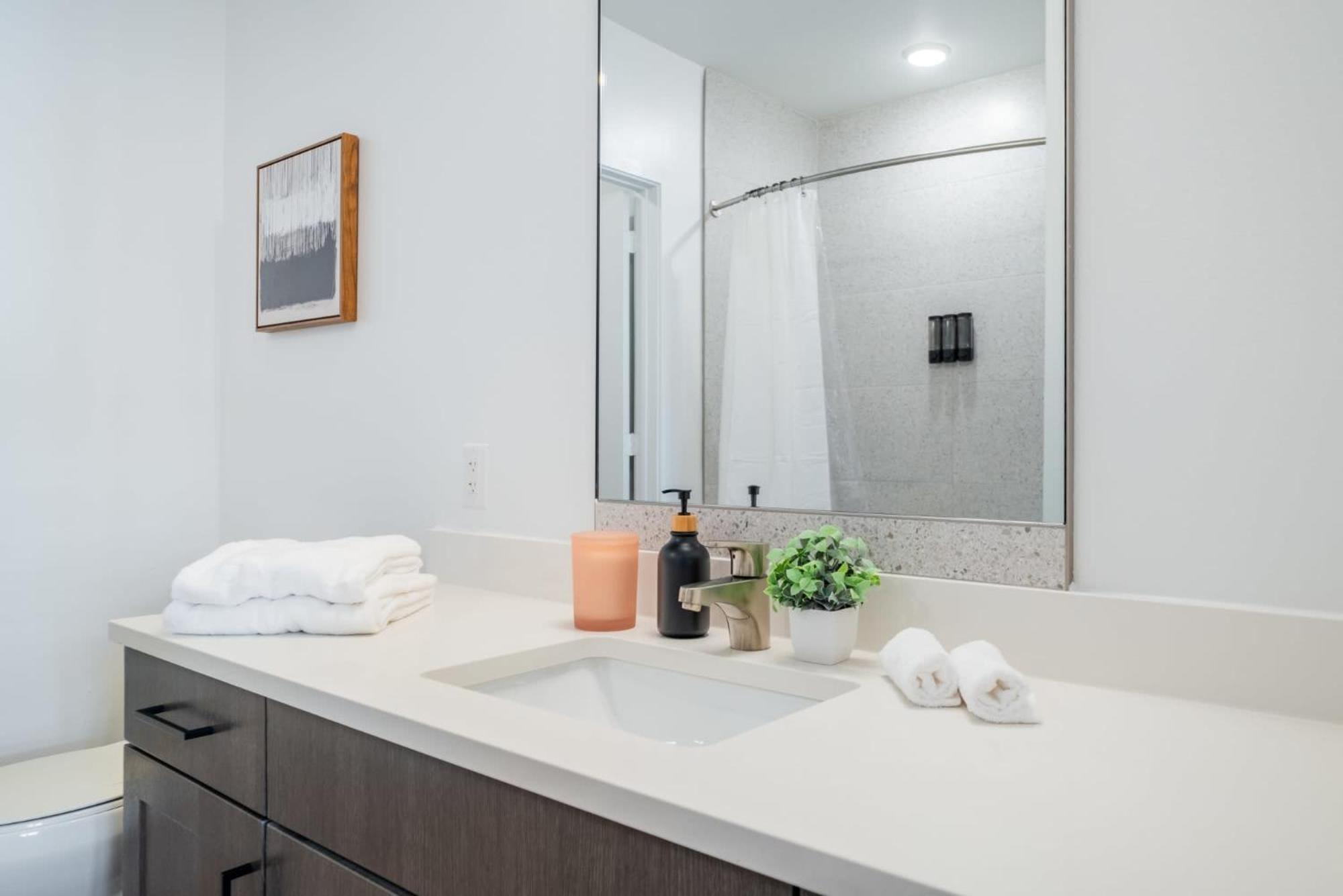 Apartamento Experience Elevated Living At The Stylish Westerly In