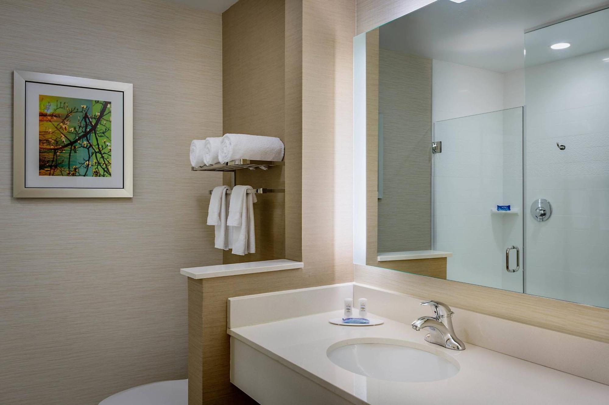 Hotel Fairfield & By Marriott West/i-30