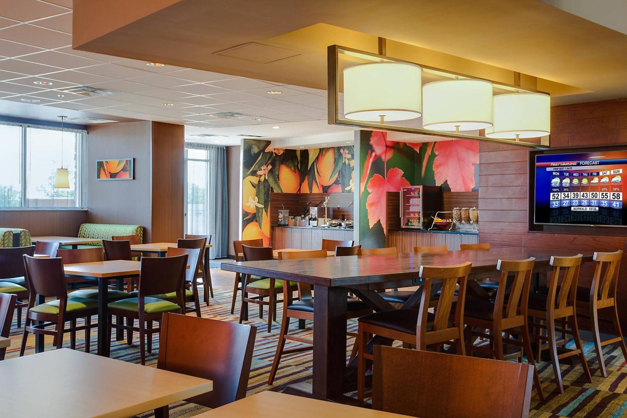 Hotel Fairfield & By Marriott West/i-30