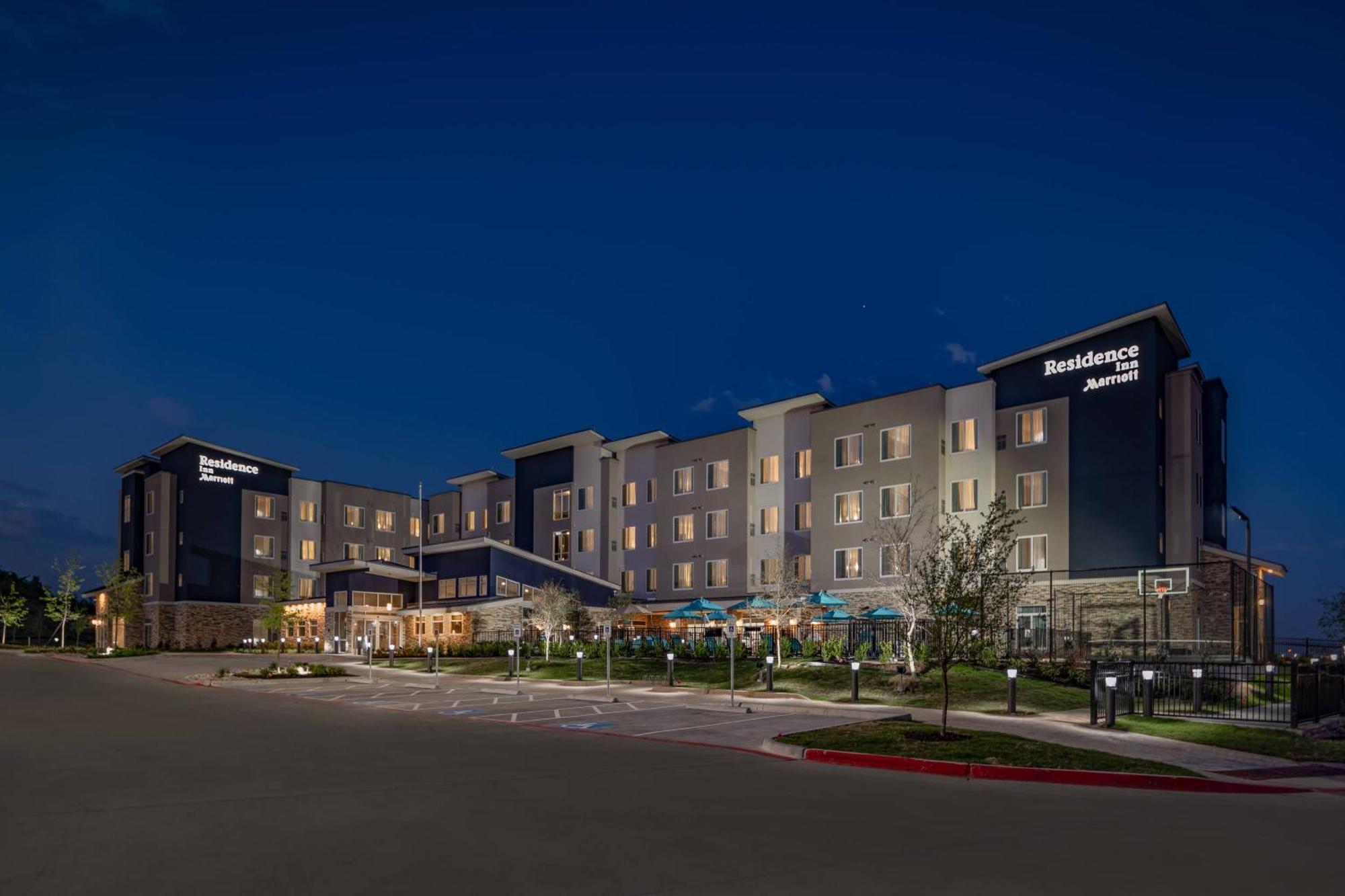 Hotel By Marriott At The Canyon Dallas