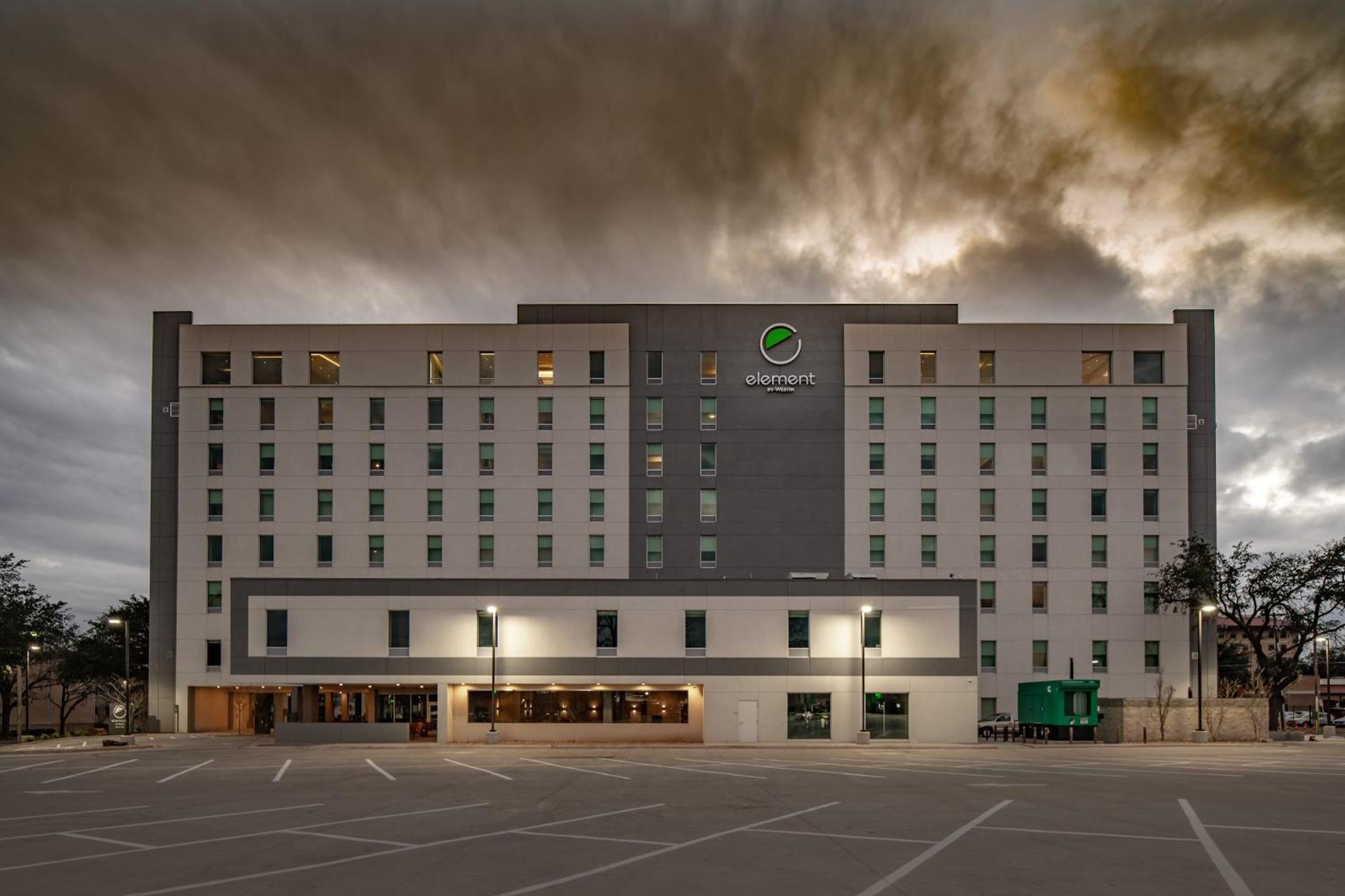 Element Downtown East 3*